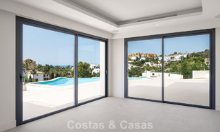 Villa contemporánea de lujo lista para entrar a vivir, en venta junto al campo de golf en la Nueva Milla de Oro, entre Marbella y Estepona 783291 