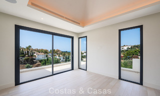 Villa contemporánea de lujo lista para entrar a vivir, en venta junto al campo de golf en la Nueva Milla de Oro, entre Marbella y Estepona 783296 