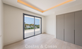 Villa contemporánea de lujo lista para entrar a vivir, en venta junto al campo de golf en la Nueva Milla de Oro, entre Marbella y Estepona 783299 