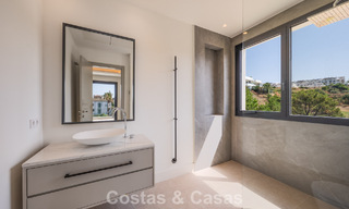 Villa contemporánea de lujo lista para entrar a vivir, en venta junto al campo de golf en la Nueva Milla de Oro, entre Marbella y Estepona 783300 