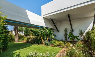 Villa contemporánea de lujo lista para entrar a vivir, en venta junto al campo de golf en la Nueva Milla de Oro, entre Marbella y Estepona 783301 