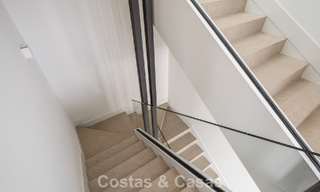 Villa contemporánea de lujo lista para entrar a vivir, en venta junto al campo de golf en la Nueva Milla de Oro, entre Marbella y Estepona 783302 