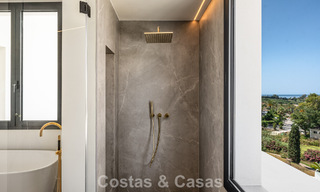 Villa contemporánea de lujo lista para entrar a vivir, en venta junto al campo de golf en la Nueva Milla de Oro, entre Marbella y Estepona 783305 