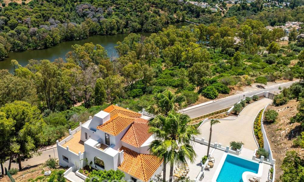 Lujosa villa mediterránea en venta en las colinas de Nueva Andalucía, Marbella 783228