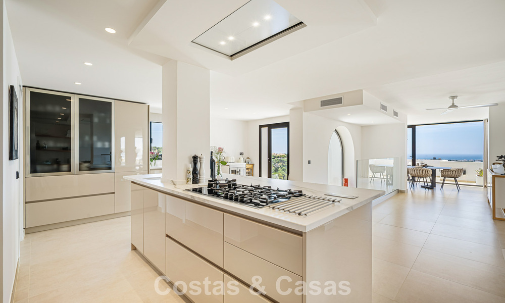 Lujosa villa mediterránea en venta en las colinas de Nueva Andalucía, Marbella 783255