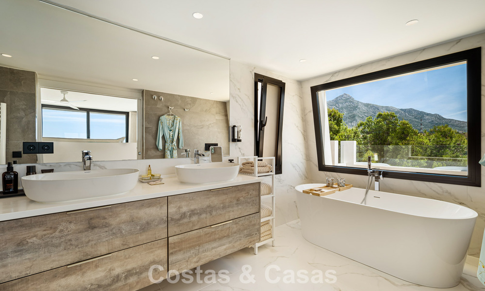 Lujosa villa mediterránea en venta en las colinas de Nueva Andalucía, Marbella 783261