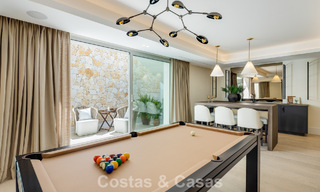 Impresionante villa de lujo con pista de tenis de césped en venta cerca de todos los servicios en la Milla de Oro de Marbella 782696 