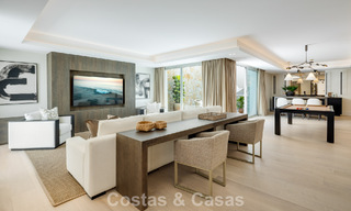 Impresionante villa de lujo con pista de tenis de césped en venta cerca de todos los servicios en la Milla de Oro de Marbella 782699 