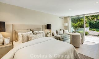 Impresionante villa de lujo con pista de tenis de césped en venta cerca de todos los servicios en la Milla de Oro de Marbella 782701 