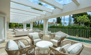 Impresionante villa de lujo con pista de tenis de césped en venta cerca de todos los servicios en la Milla de Oro de Marbella 782705 