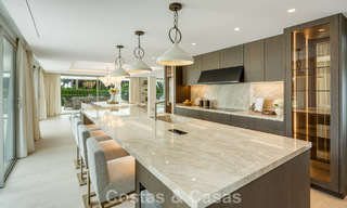 Impresionante villa de lujo con pista de tenis de césped en venta cerca de todos los servicios en la Milla de Oro de Marbella 782706 