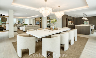 Impresionante villa de lujo con pista de tenis de césped en venta cerca de todos los servicios en la Milla de Oro de Marbella 782707 