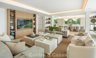 Impresionante villa de lujo con pista de tenis de césped en venta cerca de todos los servicios en la Milla de Oro de Marbella 782710 