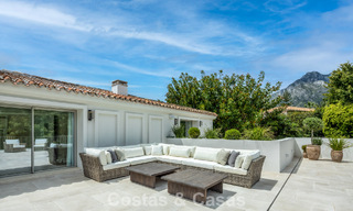 Impresionante villa de lujo con pista de tenis de césped en venta cerca de todos los servicios en la Milla de Oro de Marbella 782711 
