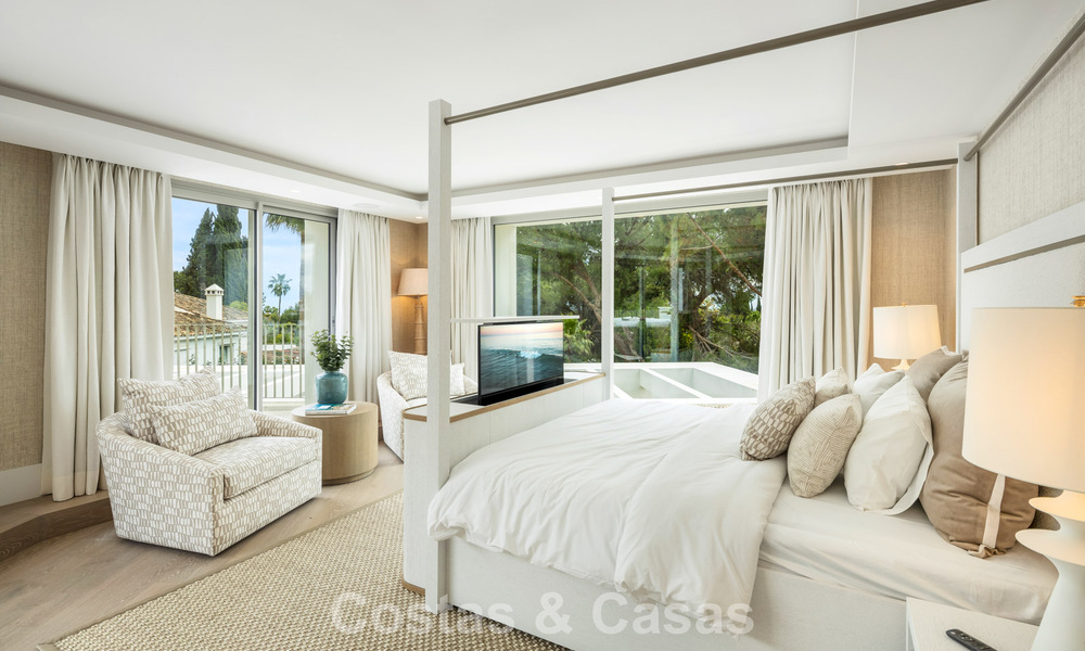 Impresionante villa de lujo con pista de tenis de césped en venta cerca de todos los servicios en la Milla de Oro de Marbella 782712