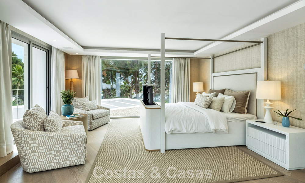 Impresionante villa de lujo con pista de tenis de césped en venta cerca de todos los servicios en la Milla de Oro de Marbella 782713