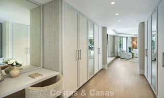 Impresionante villa de lujo con pista de tenis de césped en venta cerca de todos los servicios en la Milla de Oro de Marbella 782714 