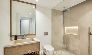 Impresionante villa de lujo con pista de tenis de césped en venta cerca de todos los servicios en la Milla de Oro de Marbella 782717 