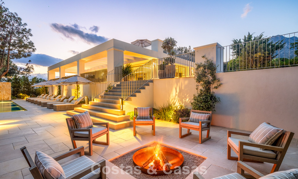 Impresionante villa de lujo con pista de tenis de césped en venta cerca de todos los servicios en la Milla de Oro de Marbella 782724