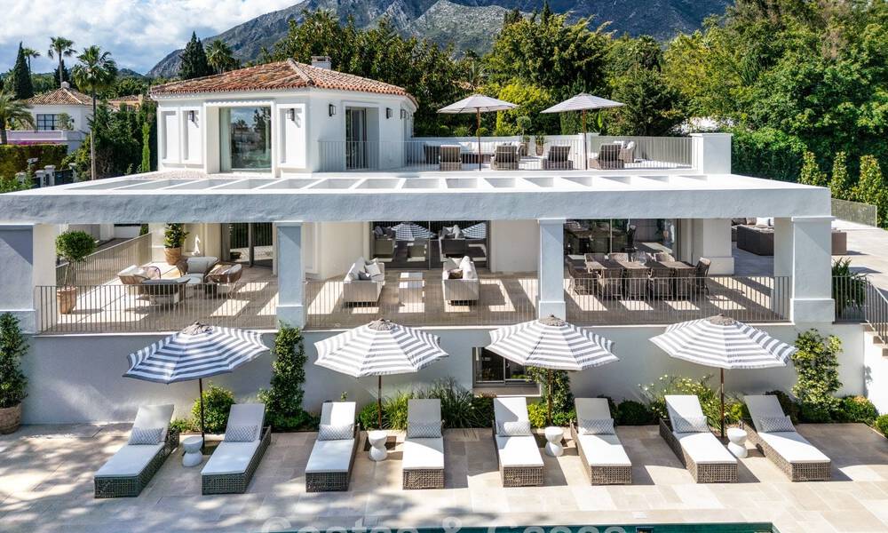 Impresionante villa de lujo con pista de tenis de césped en venta cerca de todos los servicios en la Milla de Oro de Marbella 782727