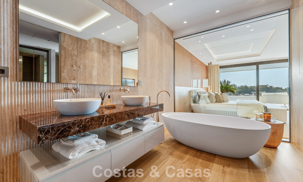 Vivienda de diseño de alta gama, lista para entrar a vivir, en un complejo tipo resort de lujo en la Milla de Oro de Marbella 782752