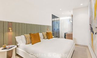 Apartamento modernizado de alta calidad en primera línea de playa con vistas al mar, jardín y piscina privados, Marbella - Estepona 782631 
