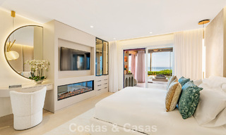 Apartamento modernizado de alta calidad en primera línea de playa con vistas al mar, jardín y piscina privados, Marbella - Estepona 782635 