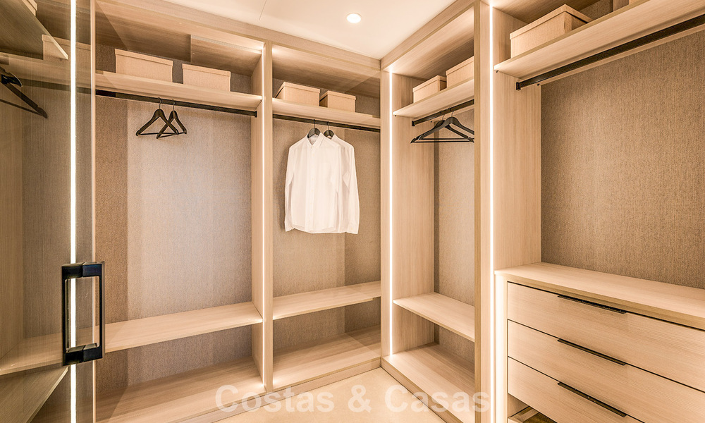 Apartamento modernizado de alta calidad en primera línea de playa con vistas al mar, jardín y piscina privados, Marbella - Estepona 782639