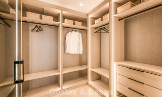 Apartamento modernizado de alta calidad en primera línea de playa con vistas al mar, jardín y piscina privados, Marbella - Estepona 782639 