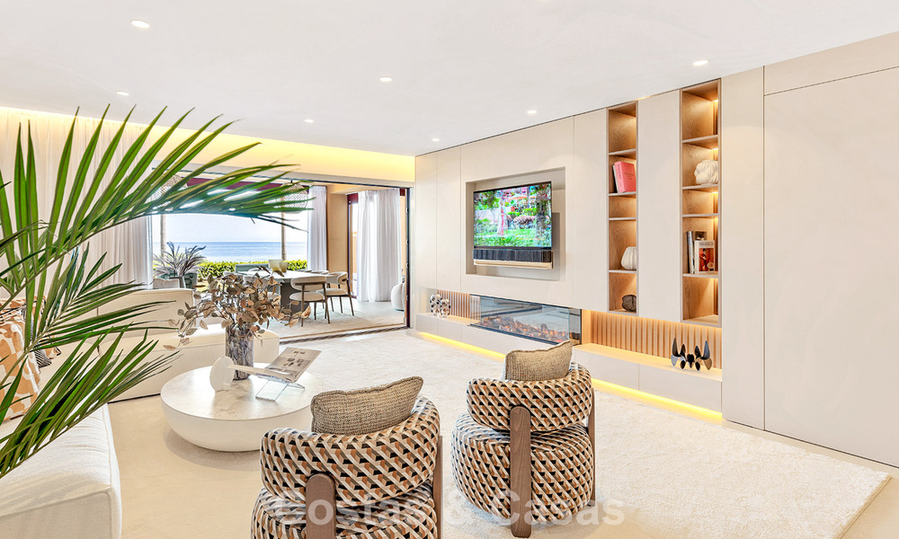 Apartamento modernizado de alta calidad en primera línea de playa con vistas al mar, jardín y piscina privados, Marbella - Estepona 782653