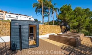 Villa de lujo en primera línea de golf de estilo mediterráneo moderno en venta en Elviria, al este del centro de Marbella 783010 