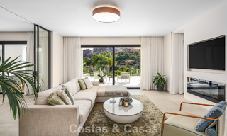 Villa de lujo en primera línea de golf de estilo mediterráneo moderno en venta en Elviria, al este del centro de Marbella 783011 