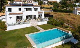 Villa de lujo en primera línea de golf de estilo mediterráneo moderno en venta en Elviria, al este del centro de Marbella 783014 