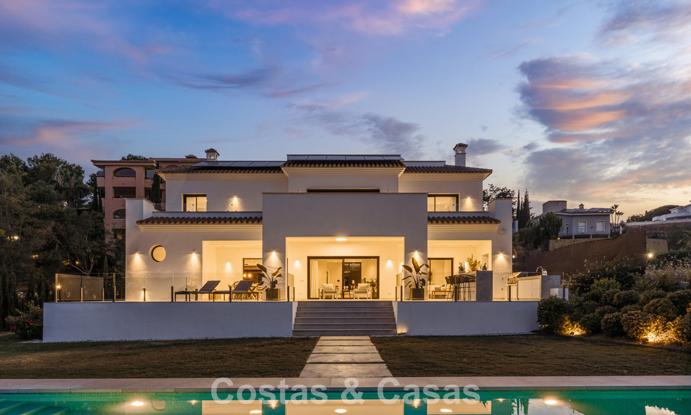 Villa de lujo en primera línea de golf de estilo mediterráneo moderno en venta en Elviria, al este del centro de Marbella 783030