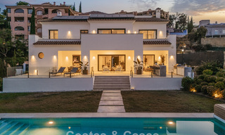 Villa de lujo en primera línea de golf de estilo mediterráneo moderno en venta en Elviria, al este del centro de Marbella 783033 