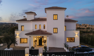 Villa de lujo en primera línea de golf de estilo mediterráneo moderno en venta en Elviria, al este del centro de Marbella 783035 