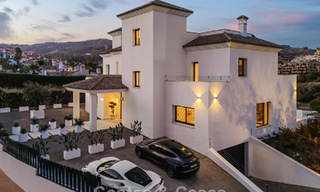 Villa de lujo en primera línea de golf de estilo mediterráneo moderno en venta en Elviria, al este del centro de Marbella 783036 
