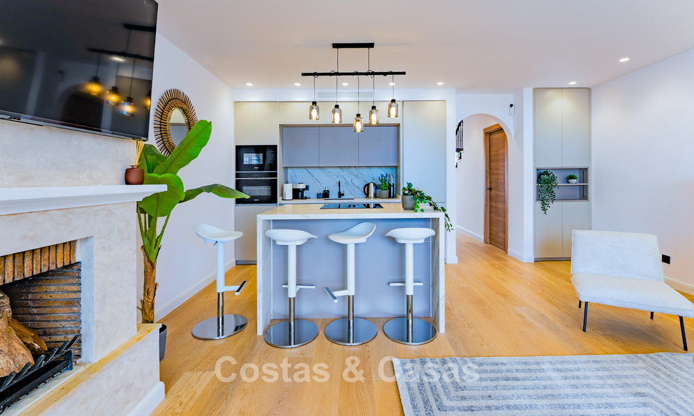 Espaciosa casa adosada de 3 dormitorios, lista para entrar a vivir, con vistas al golf y al mar en venta en Marbella - Benahavís 782971