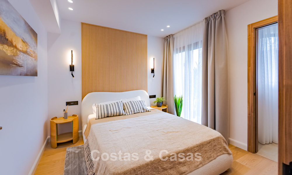 Espaciosa casa adosada de 3 dormitorios, lista para entrar a vivir, con vistas al golf y al mar en venta en Marbella - Benahavís 782975