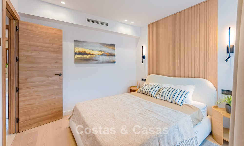 Espaciosa casa adosada de 3 dormitorios, lista para entrar a vivir, con vistas al golf y al mar en venta en Marbella - Benahavís 782976