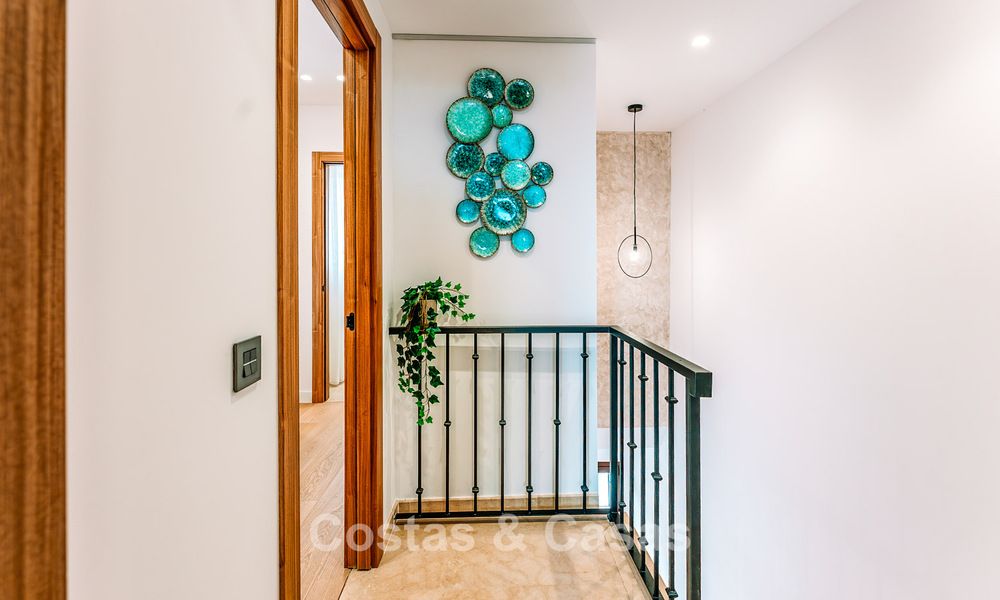 Espaciosa casa adosada de 3 dormitorios, lista para entrar a vivir, con vistas al golf y al mar en venta en Marbella - Benahavís 782978