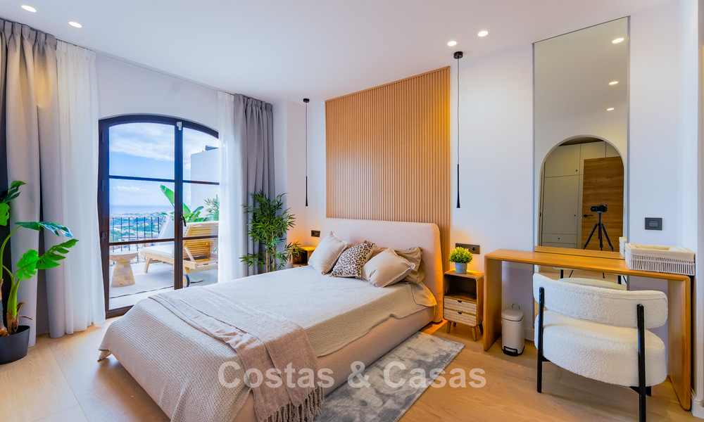 Espaciosa casa adosada de 3 dormitorios, lista para entrar a vivir, con vistas al golf y al mar en venta en Marbella - Benahavís 782979