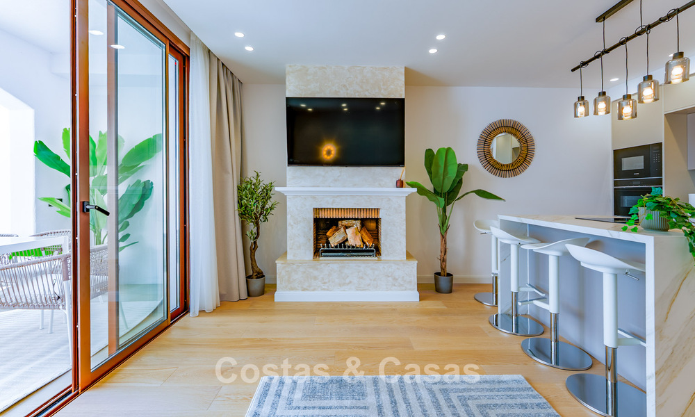 Espaciosa casa adosada de 3 dormitorios, lista para entrar a vivir, con vistas al golf y al mar en venta en Marbella - Benahavís 782983