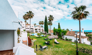 Espaciosa casa adosada de 3 dormitorios, lista para entrar a vivir, con vistas al golf y al mar en venta en Marbella - Benahavís 782987 