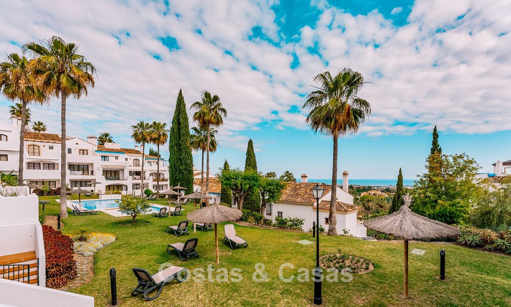 Espaciosa casa adosada de 3 dormitorios, lista para entrar a vivir, con vistas al golf y al mar en venta en Marbella - Benahavís 782988