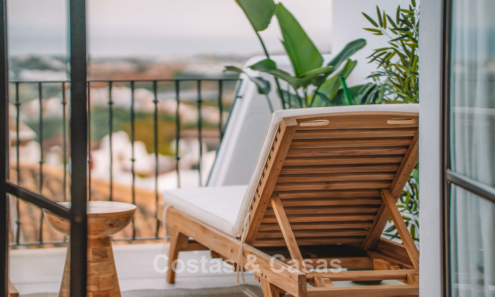 Espaciosa casa adosada de 3 dormitorios, lista para entrar a vivir, con vistas al golf y al mar en venta en Marbella - Benahavís 782993