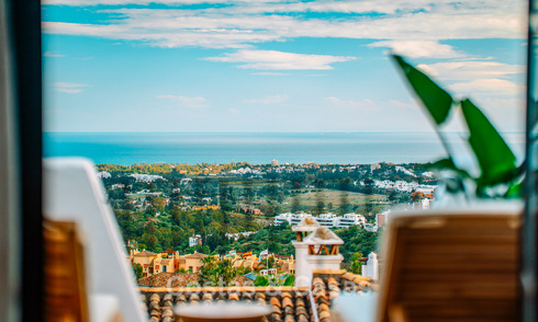 Espaciosa casa adosada de 3 dormitorios, lista para entrar a vivir, con vistas al golf y al mar en venta en Marbella - Benahavís 782995