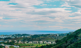 Espaciosa casa adosada de 3 dormitorios, lista para entrar a vivir, con vistas al golf y al mar en venta en Marbella - Benahavís 782996 