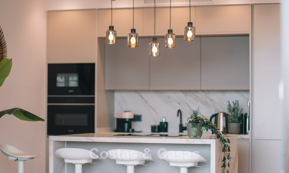 Espaciosa casa adosada de 3 dormitorios, lista para entrar a vivir, con vistas al golf y al mar en venta en Marbella - Benahavís 782999