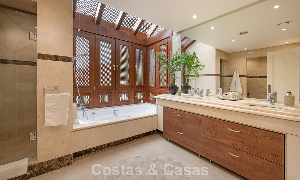 Excepcional ático dúplex en venta, a un paso de Puerto Banús en Nueva Andalucía, Marbella 783041